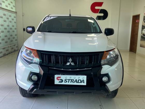 MITSUBISHI L200 TRITON 2.4 16V TURBO DIESEL OUTDOOR GLX CD 4X4 MANUAL MITSUBISHI L200 TRITON 2.4 16V TURBO DIESEL OUTDOOR GLX CD 4X4 MANUAL